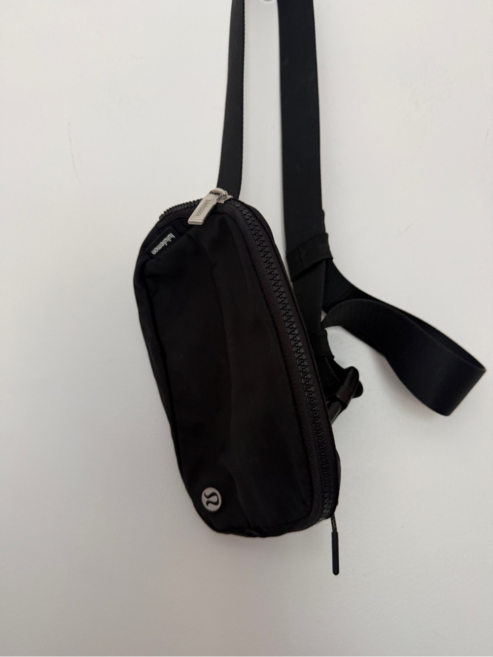 Lululemon Everywhere Sling Belt Bag Black - Picture 2 of 7